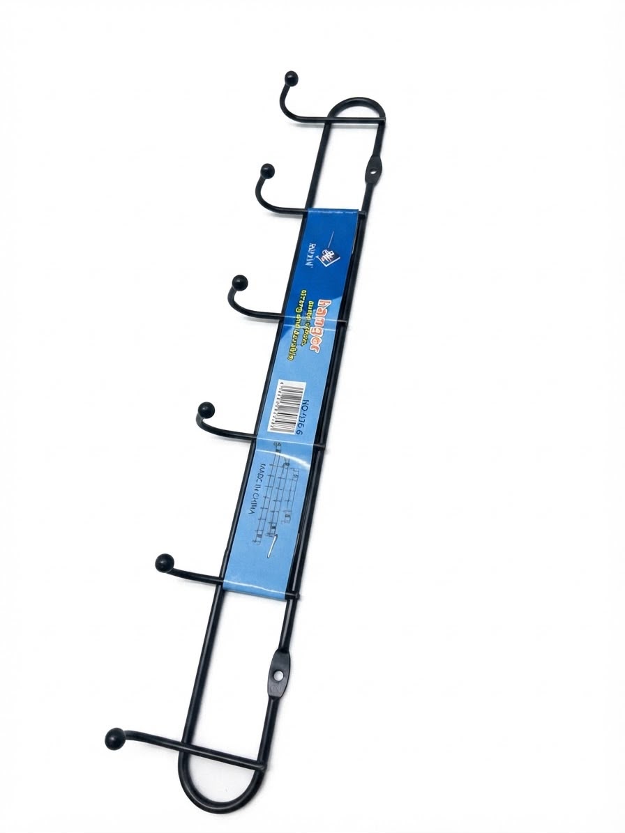 علاقة ملابس جدارية سوداء